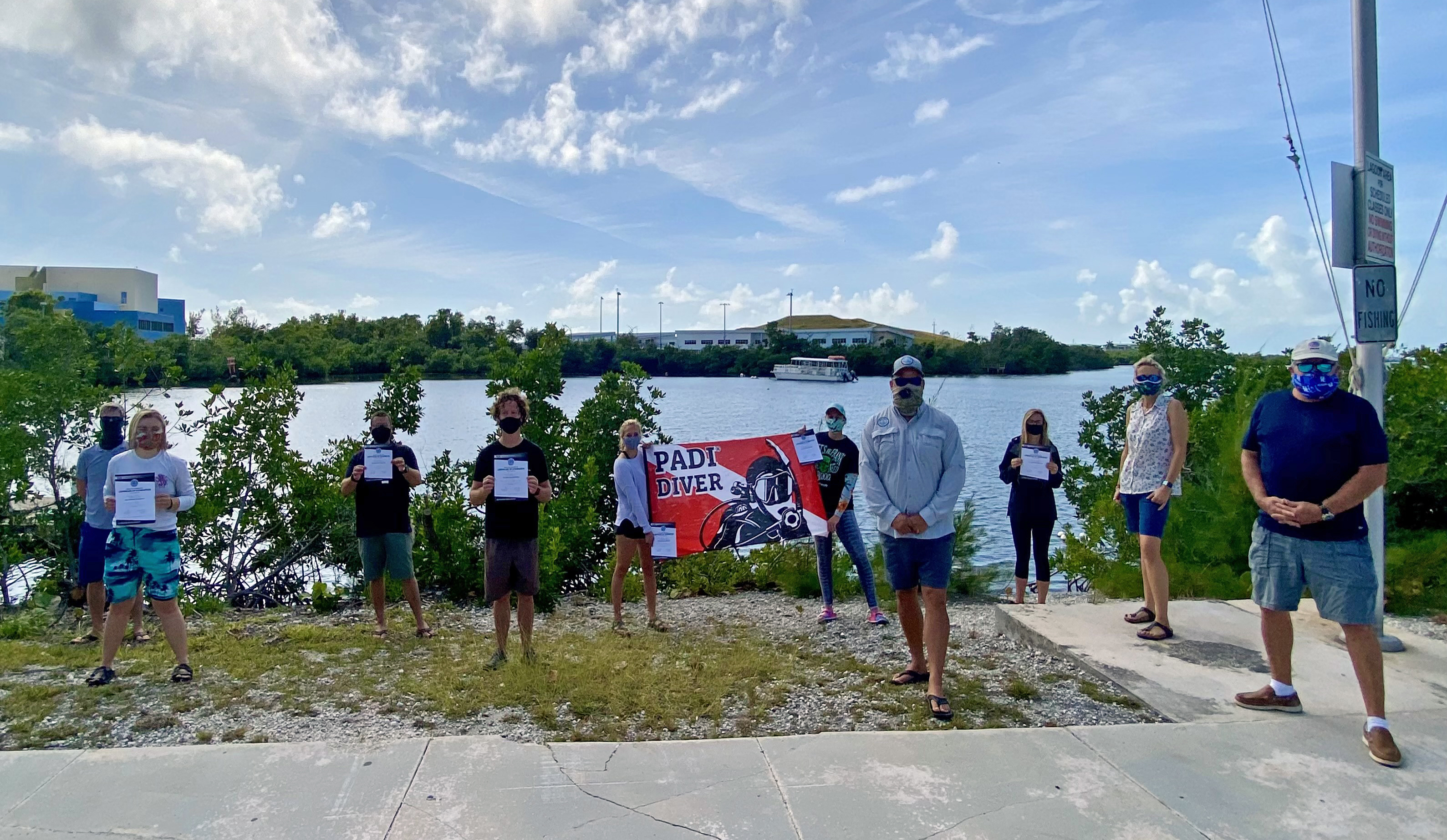 Students at @TheCollegeoftheFloridaKeys recently completed a certificate course to become @PADI certified diving instructors!
